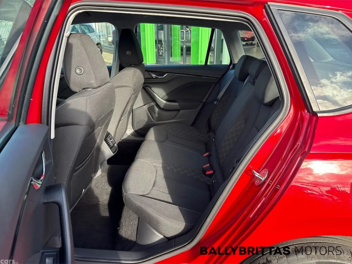 Skoda Kamiq Hatchback, Petrol, 2023, Red