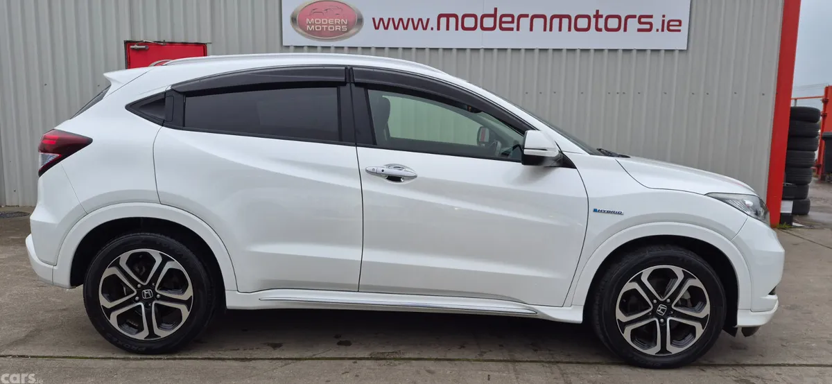 Honda Vezel Hatchback, Petrol Hybrid, 2017, White
