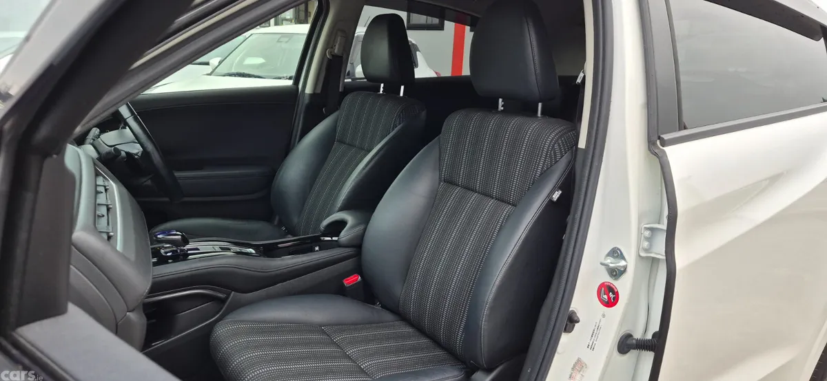 Honda Vezel Hatchback, Petrol Hybrid, 2017, White