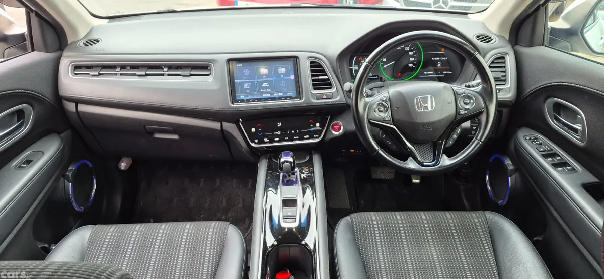 Honda Vezel Hatchback, Petrol Hybrid, 2017, White