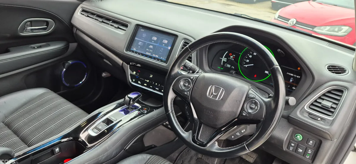 Honda Vezel Hatchback, Petrol Hybrid, 2017, White