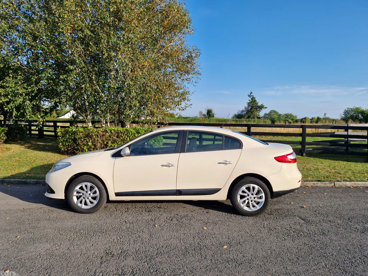 Renault Fluence Saloon, Diesel, 2014, Yellow