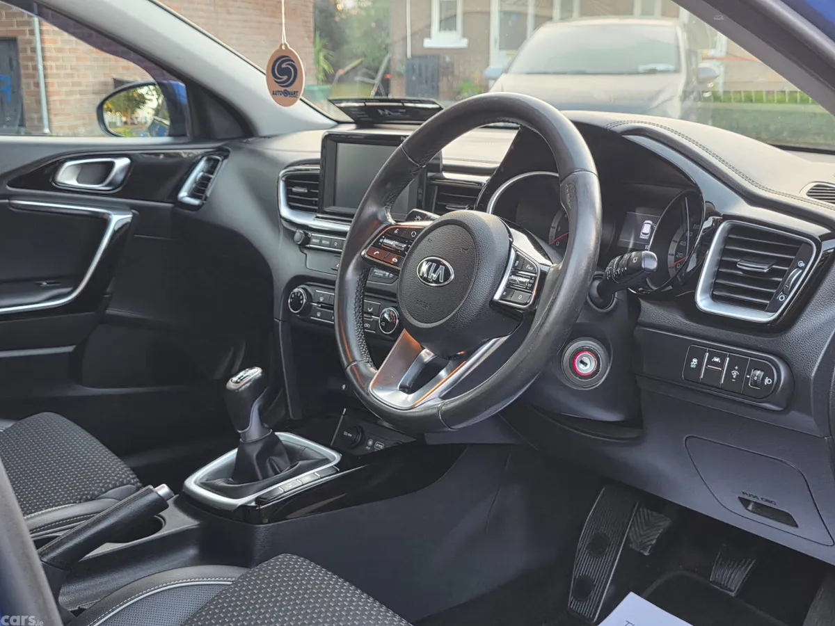Kia Ceed Hatchback, Petrol, 2018, Blue