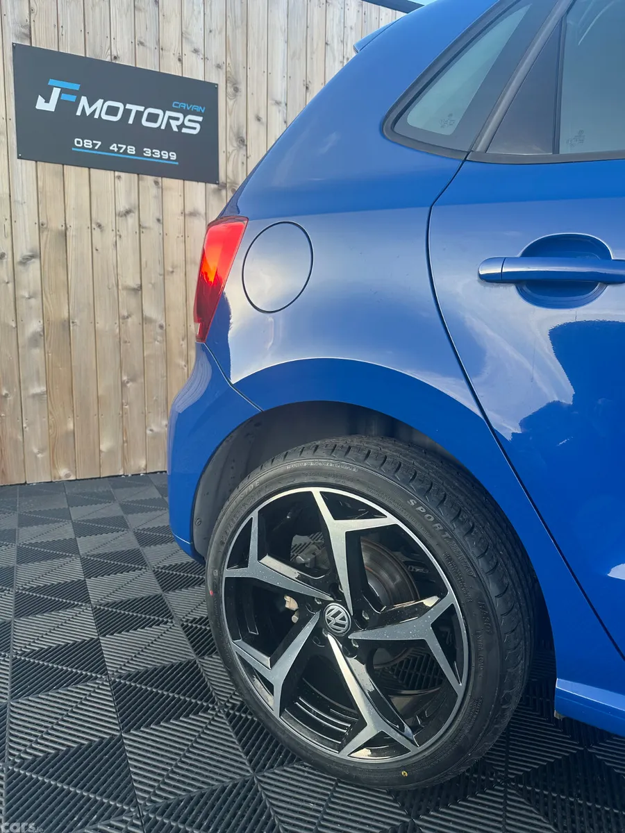 Volkswagen Polo Hatchback, Petrol, 2013, Blue