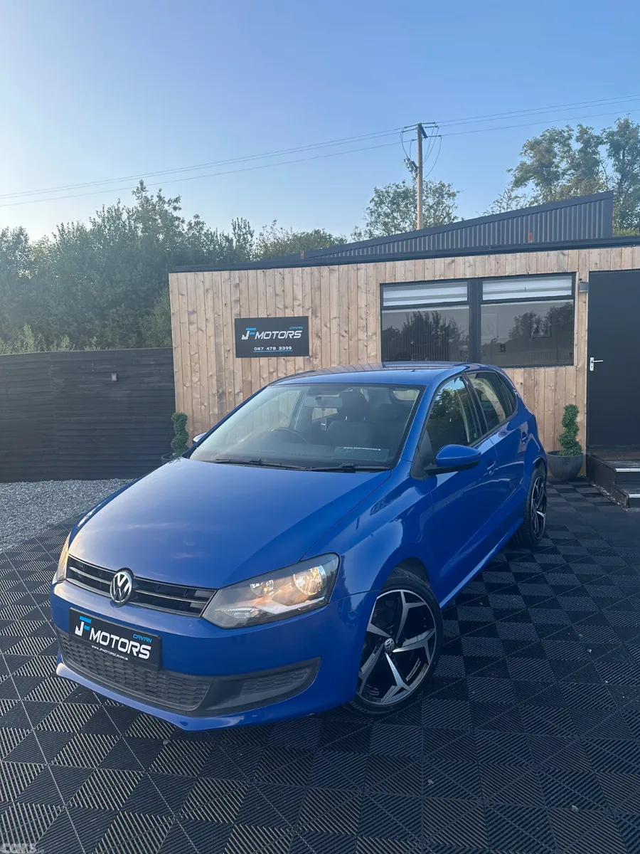 Volkswagen Polo Hatchback, Petrol, 2013, Blue