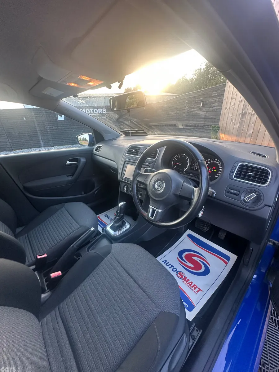 Volkswagen Polo Hatchback, Petrol, 2013, Blue