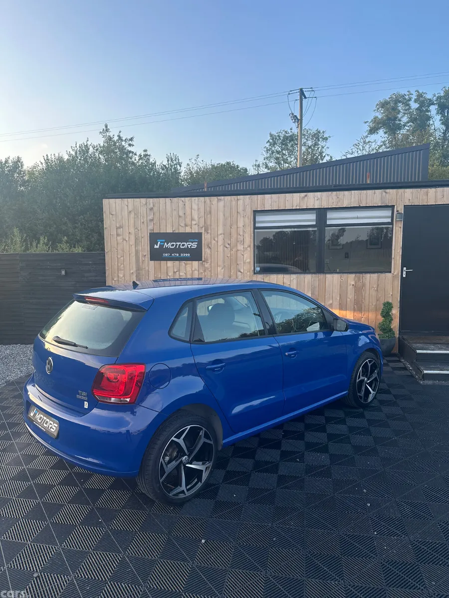 Volkswagen Polo Hatchback, Petrol, 2013, Blue