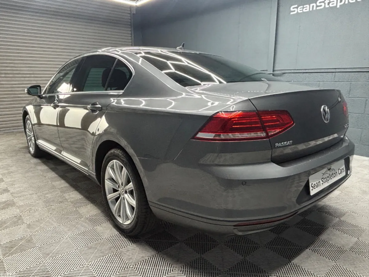 Volkswagen Passat Saloon, Diesel, 2017, Grey