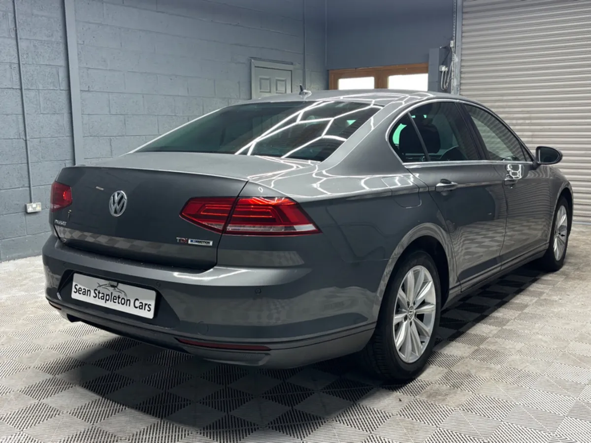 Volkswagen Passat Saloon, Diesel, 2017, Grey