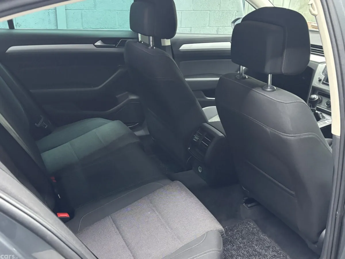 Volkswagen Passat Saloon, Diesel, 2017, Grey
