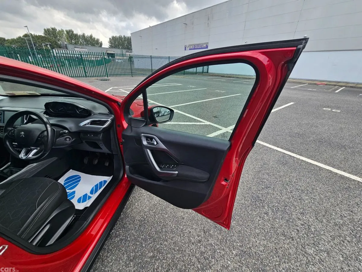 Peugeot 2008 Estate, Petrol, 2018, Red