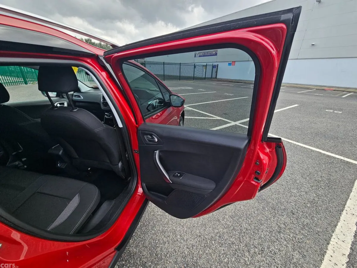Peugeot 2008 Estate, Petrol, 2018, Red