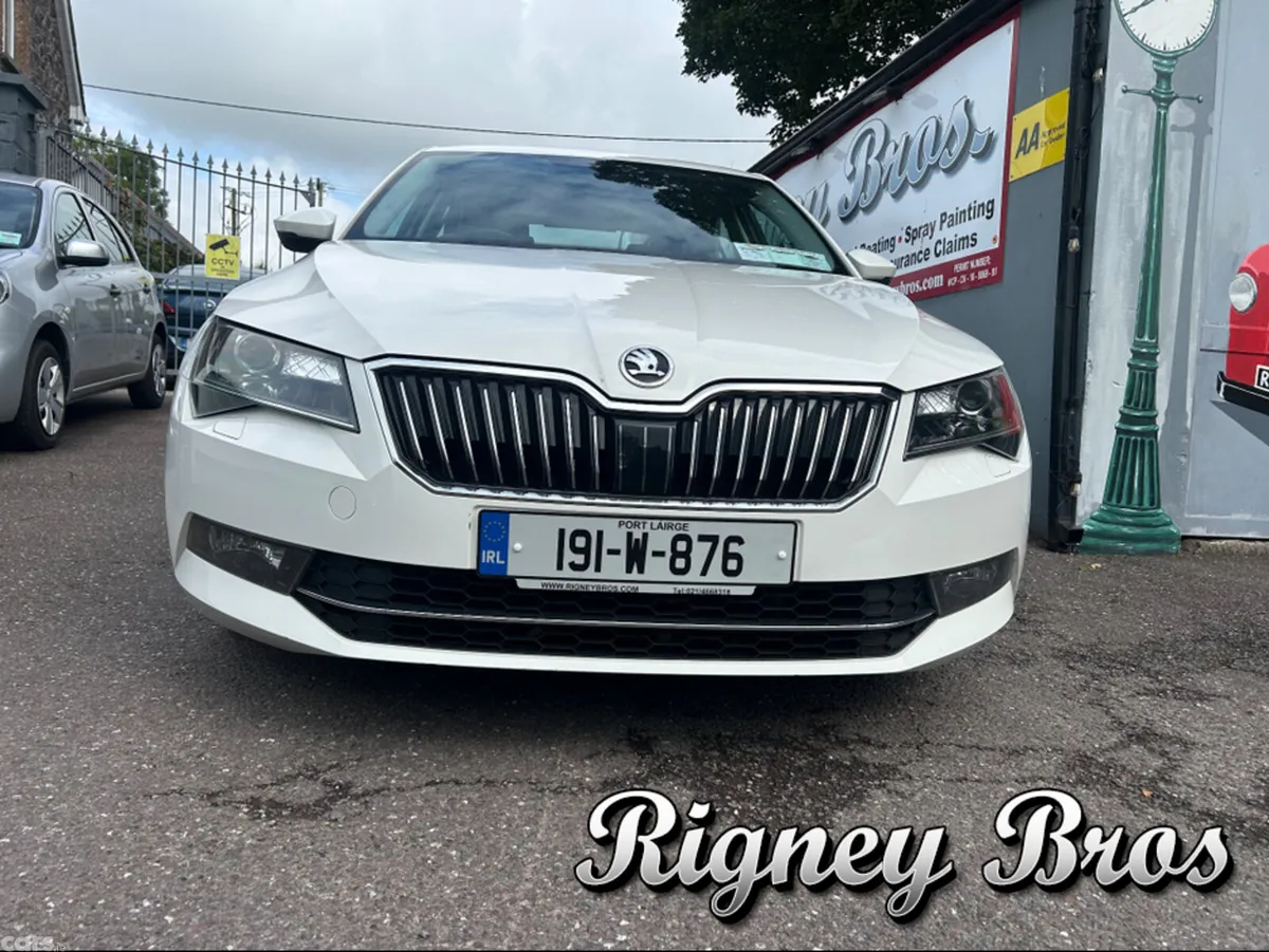 Skoda Superb Hatchback, Diesel, 2019, White