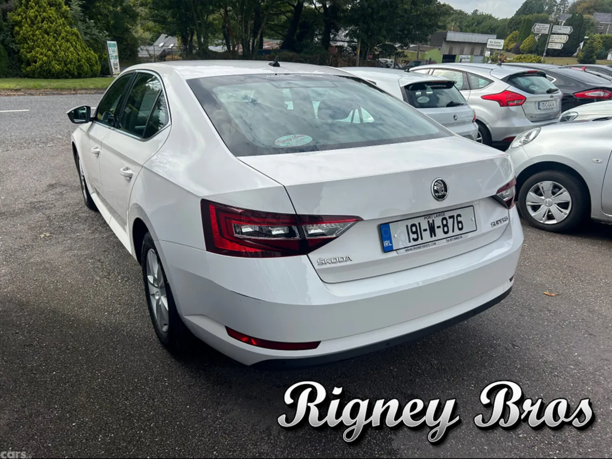 Skoda Superb Hatchback, Diesel, 2019, White