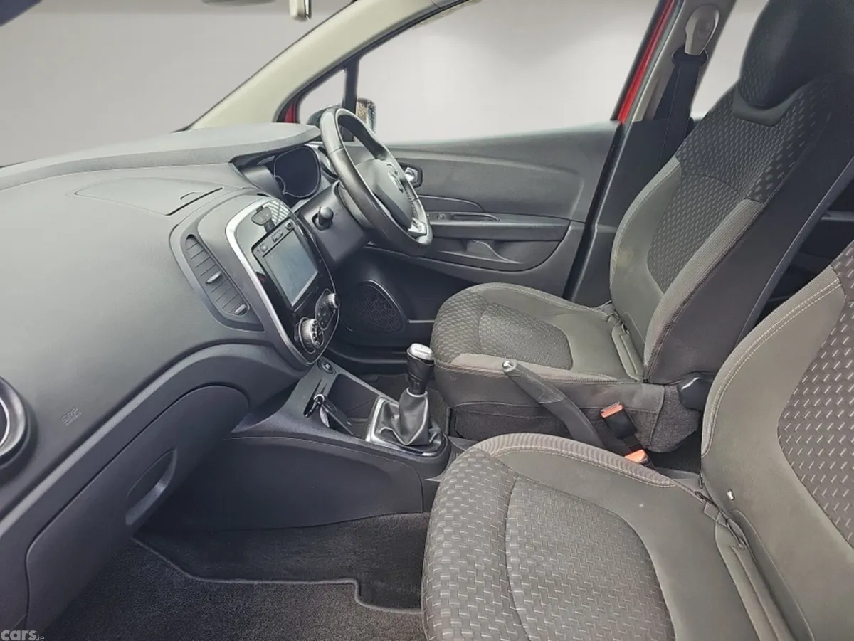 Renault Captur Hatchback, Petrol, 2018, Red