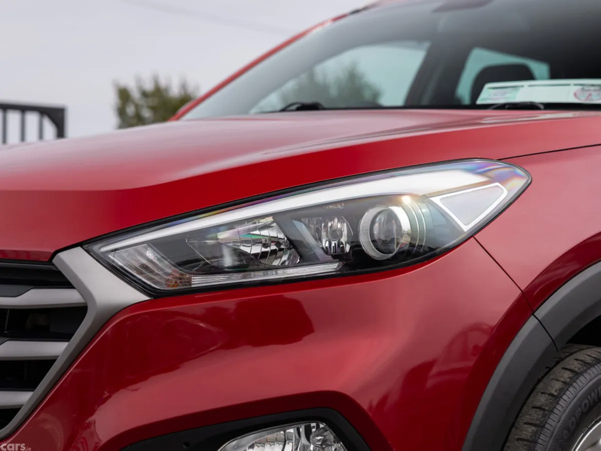 Hyundai Tucson MPV, Diesel, 2017, Red