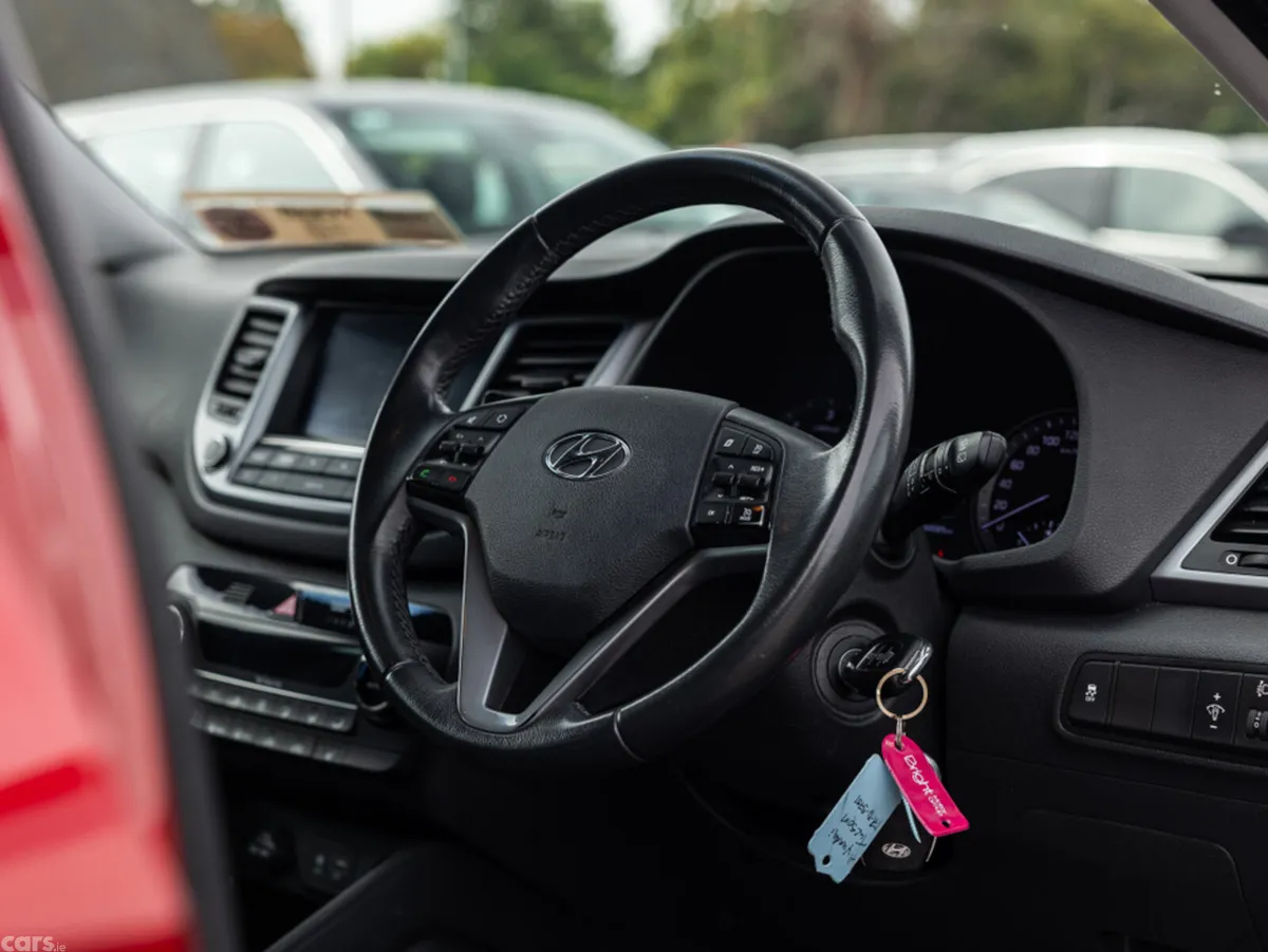 Hyundai Tucson MPV, Diesel, 2017, Red