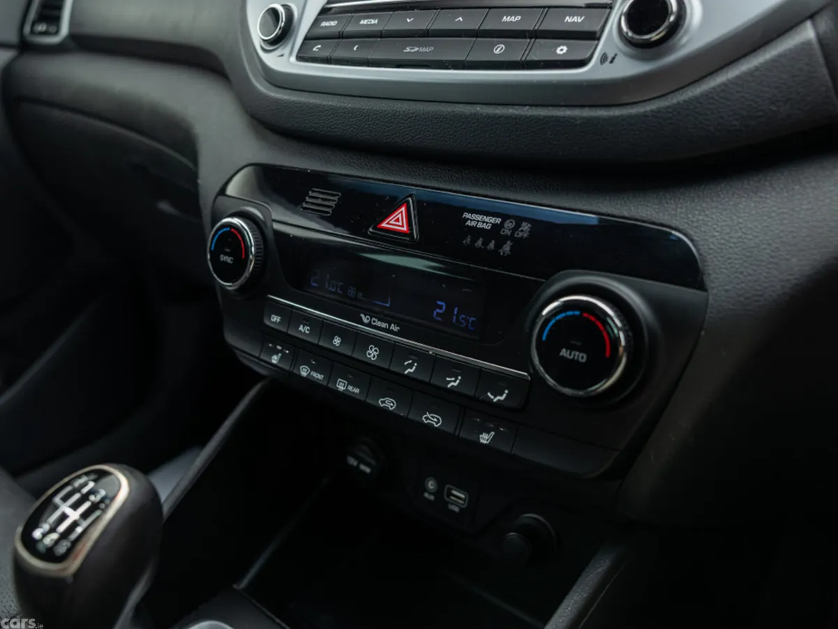 Hyundai Tucson MPV, Diesel, 2017, Red