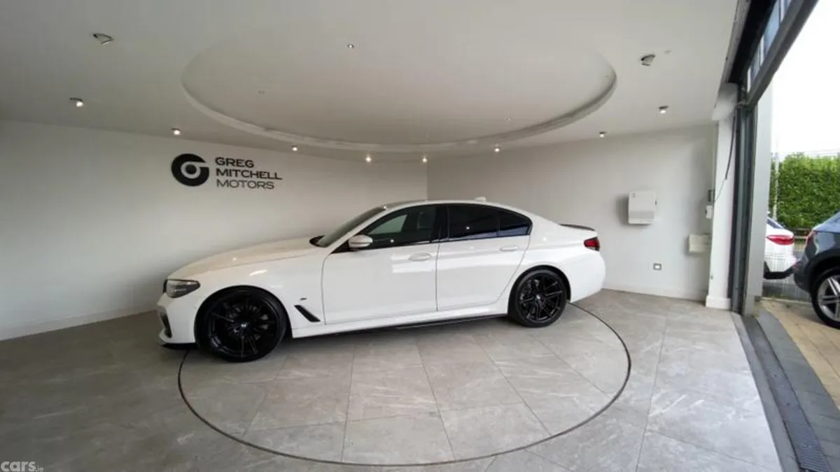 BMW 5-Series Saloon, Diesel Hybrid, 2022, White