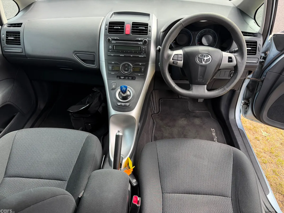 Toyota Auris Hatchback, Petrol Hybrid, 2012, Blue