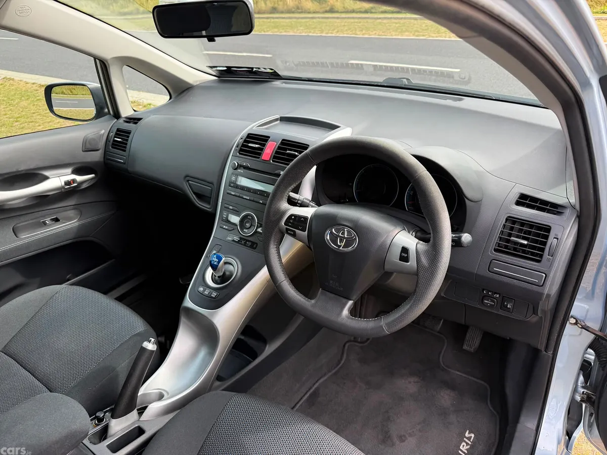 Toyota Auris Hatchback, Petrol Hybrid, 2012, Blue