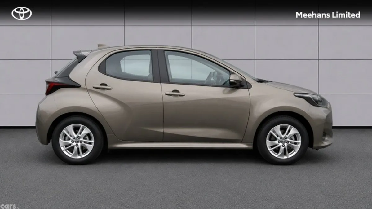 Toyota Yaris Hatchback, Petrol Hybrid, 2023, Bronze