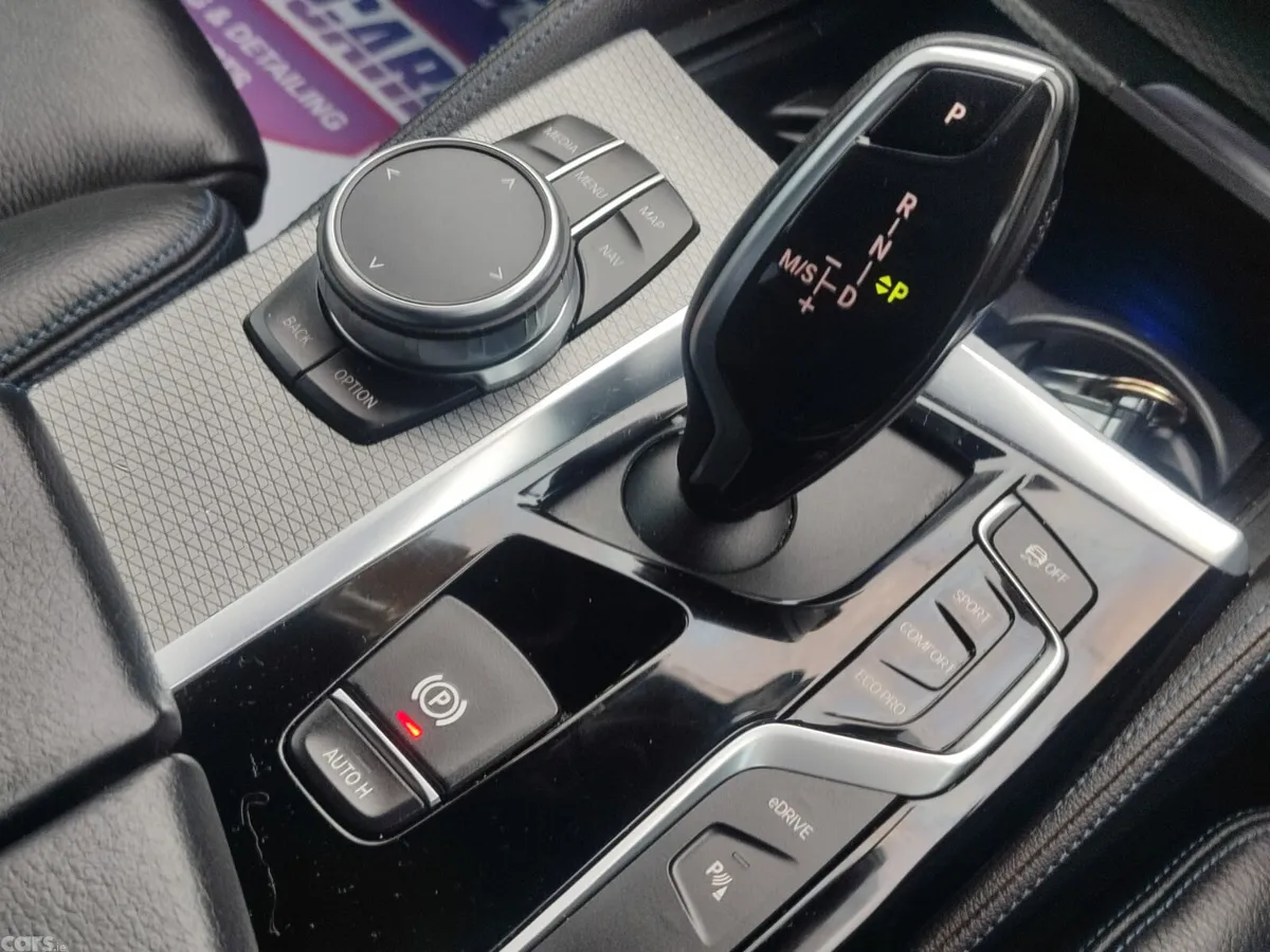 BMW 5-Series Saloon, Petrol Hybrid, 2019, Blue