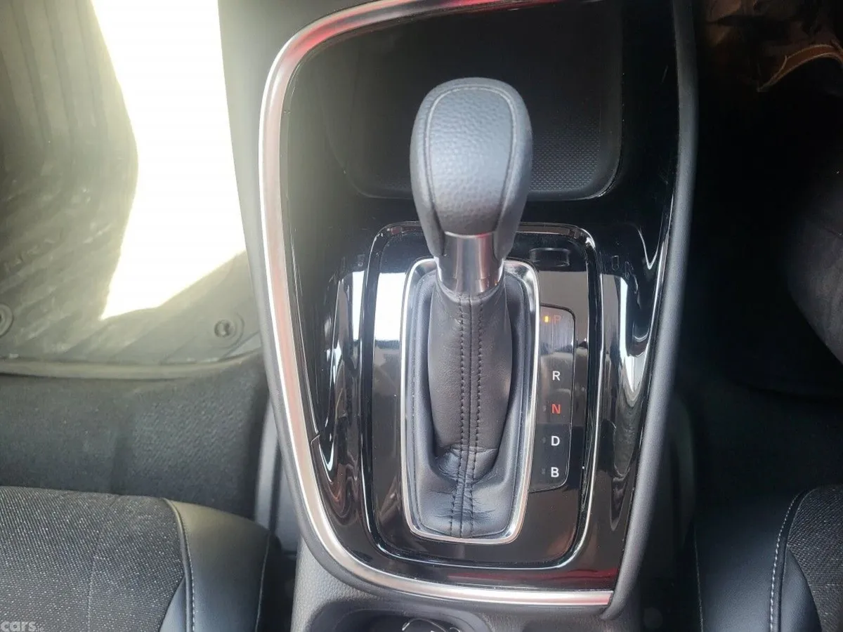 Honda HR-V SUV, Petrol Hybrid, 2023, Beige