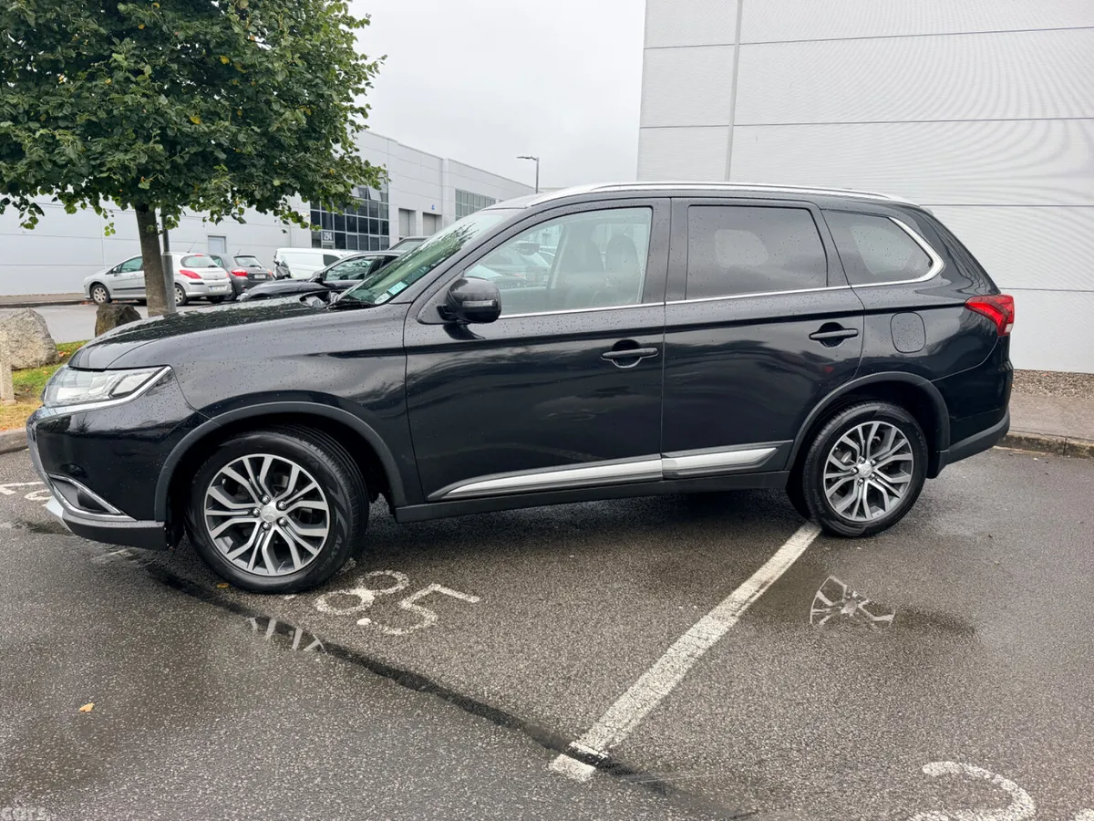 Mitsubishi Outlander SUV, Diesel, 2017, Black