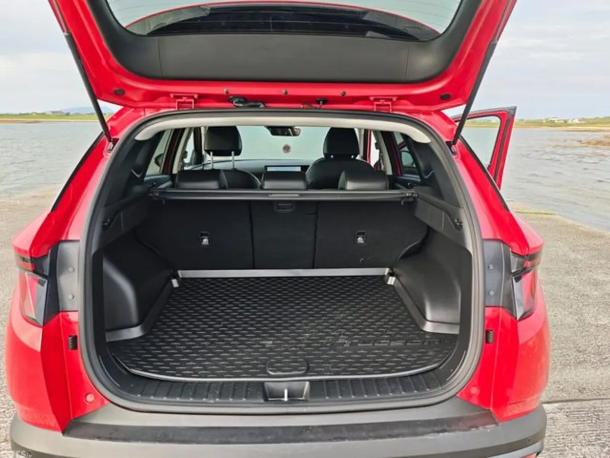 Hyundai Tucson MPV, Diesel, 2024, Red