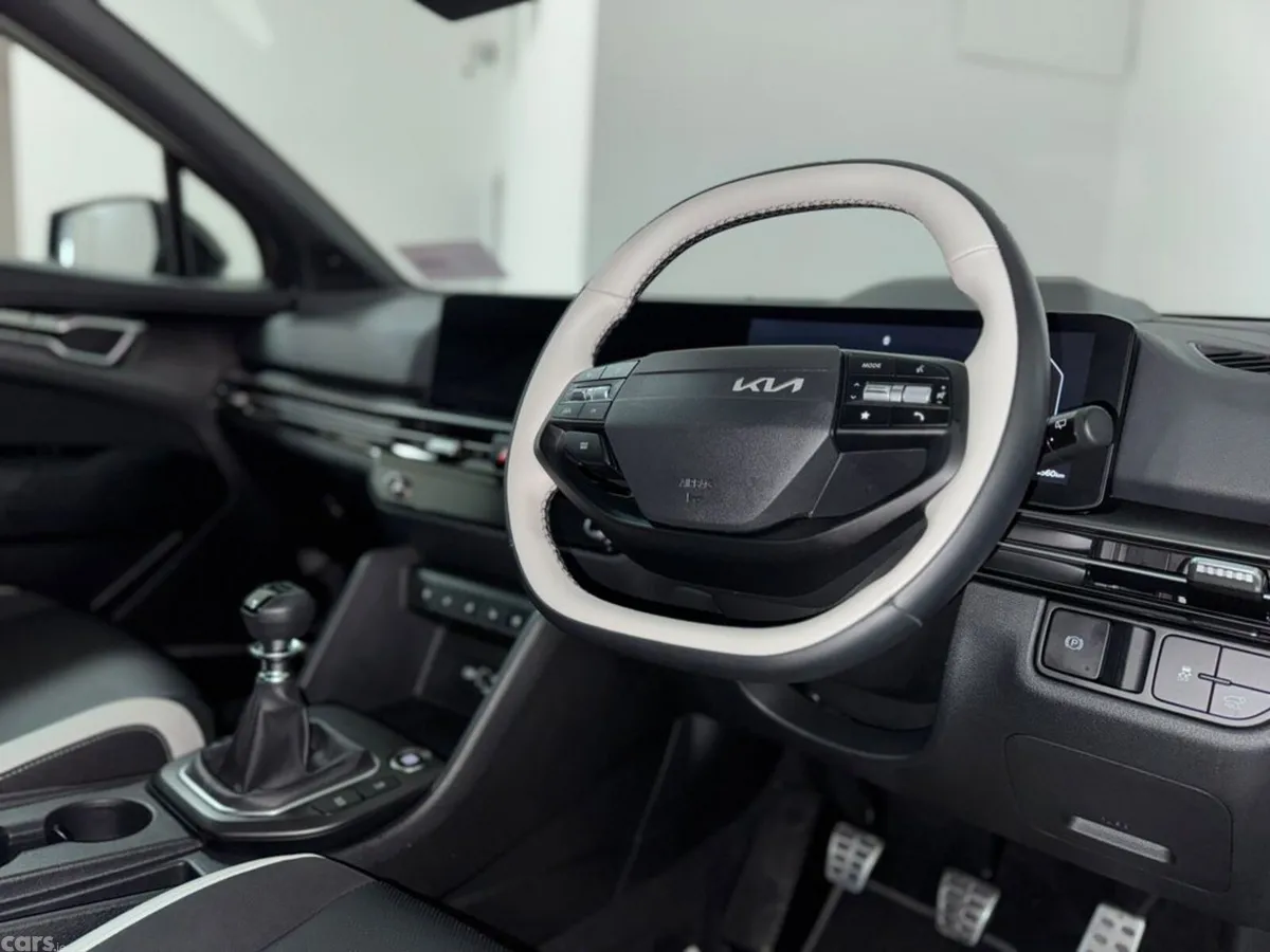 Kia Sportage MPV, Diesel Hybrid, 2026, Red