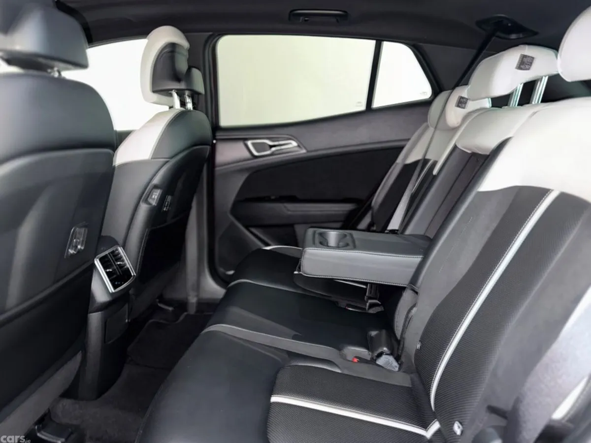 Kia Sportage MPV, Diesel Hybrid, 2026, Red