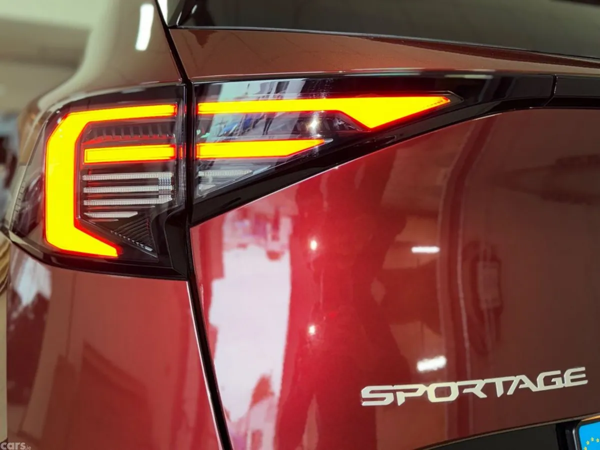 Kia Sportage MPV, Diesel Hybrid, 2026, Red