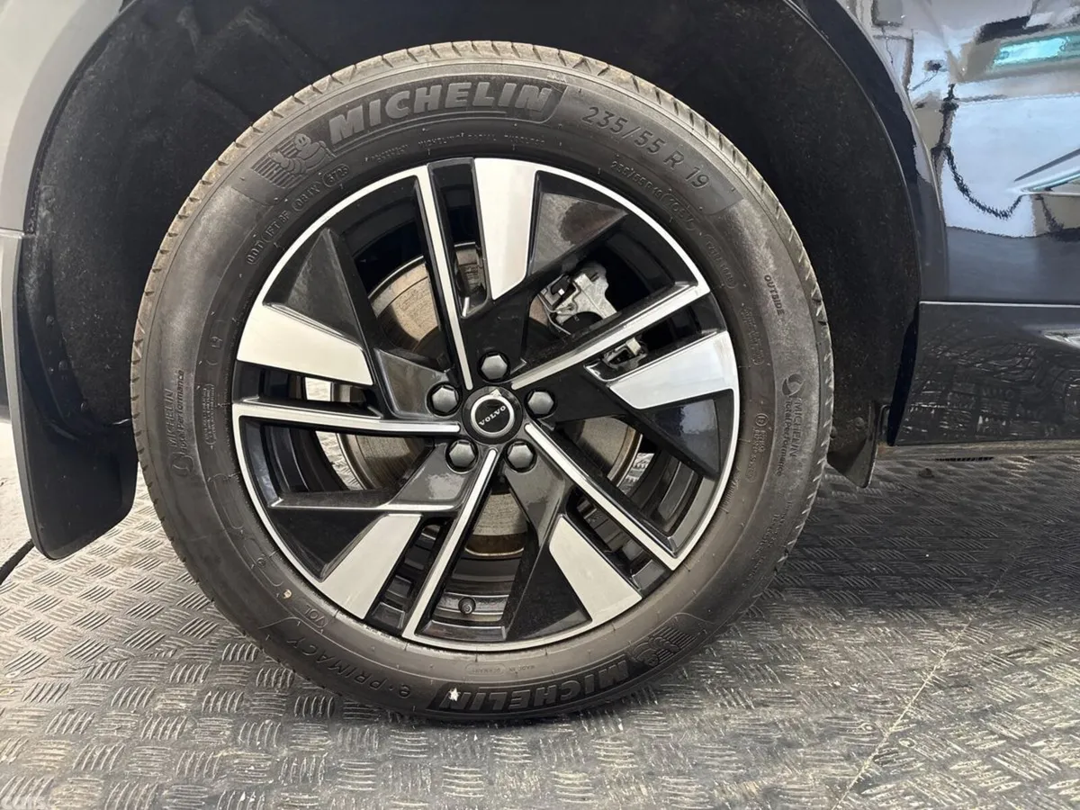Volvo XC60 SUV, Petrol Plug-in Hybrid, 2026, Black
