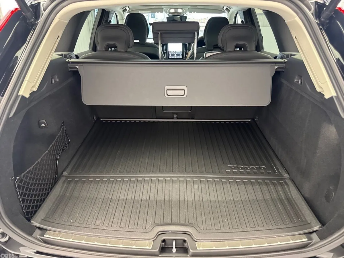 Volvo XC60 SUV, Petrol Plug-in Hybrid, 2026, Black