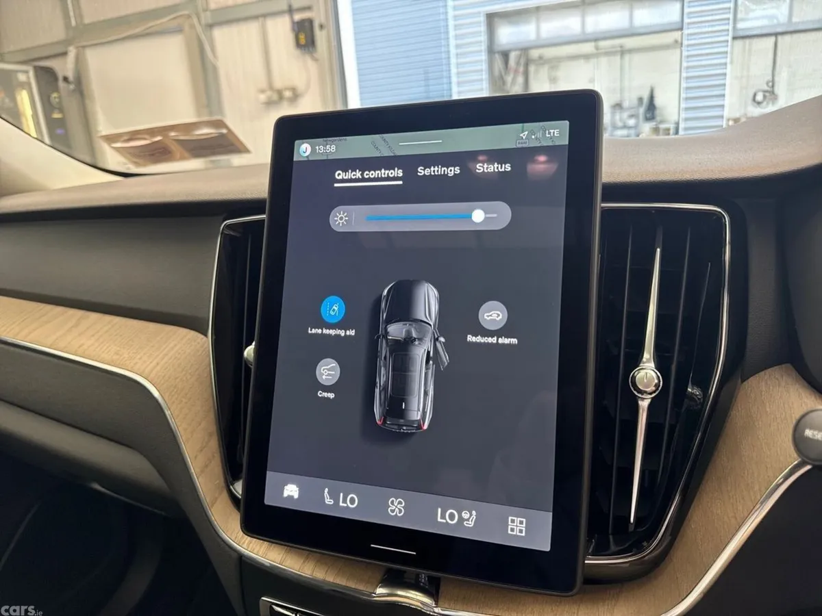 Volvo XC60 SUV, Petrol Plug-in Hybrid, 2026, Black