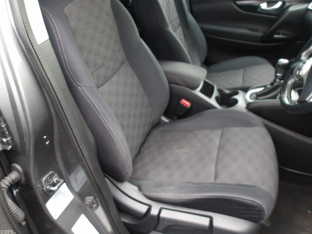 Nissan Qashqai Hatchback, Diesel, 2014, Grey