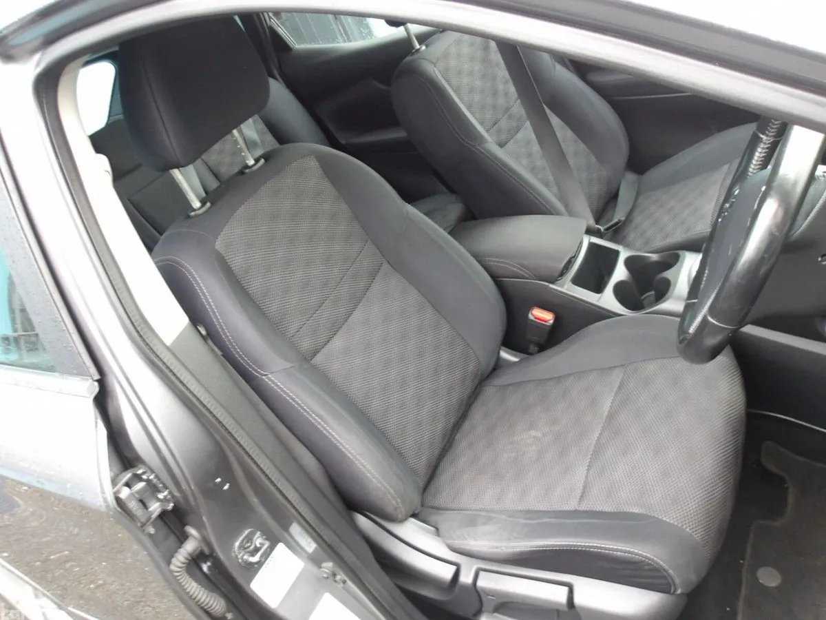 Nissan Qashqai Hatchback, Diesel, 2014, Grey