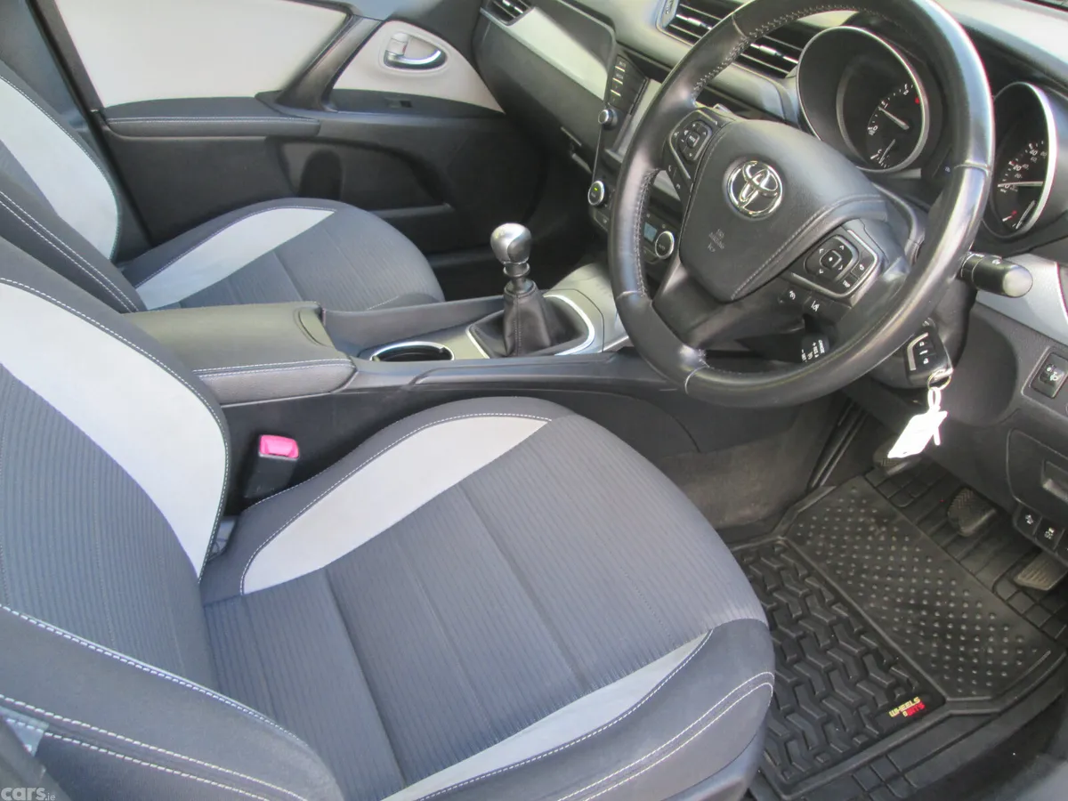 Toyota Avensis Saloon, Diesel, 2015, Blue