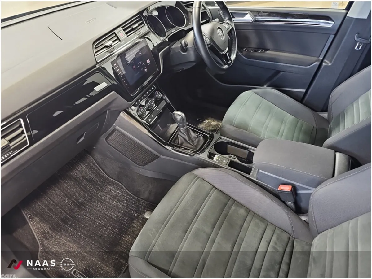 Volkswagen Touran SUV, Petrol, 2018, Blue