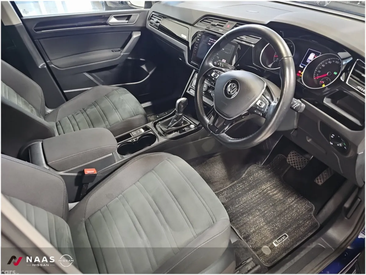 Volkswagen Touran SUV, Petrol, 2018, Blue