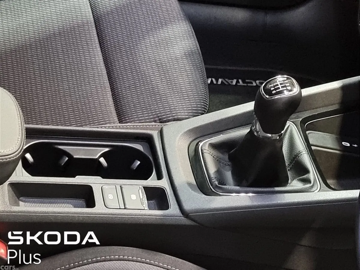 Skoda Octavia Saloon, Diesel, 2024, Blue