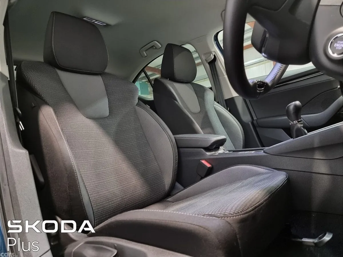 Skoda Octavia Saloon, Diesel, 2024, Blue
