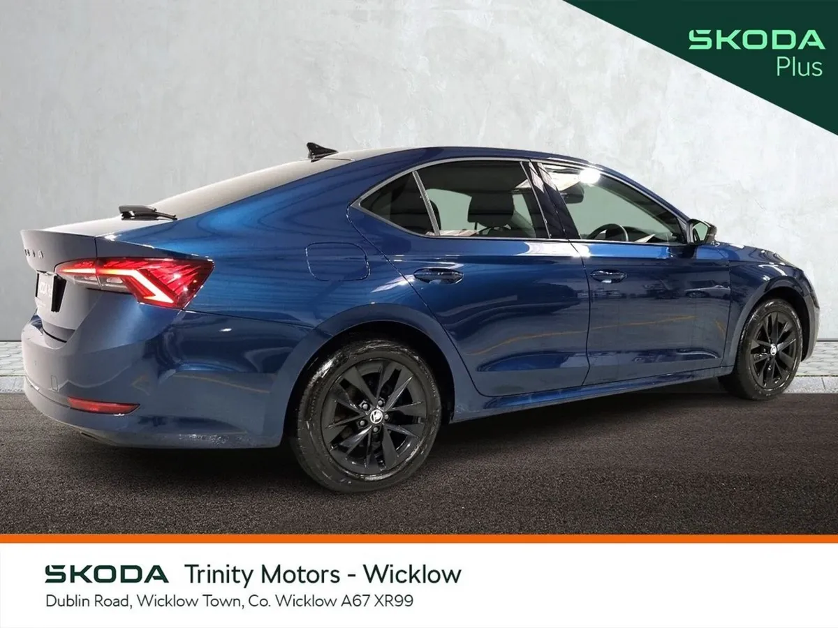Skoda Octavia Saloon, Diesel, 2024, Blue