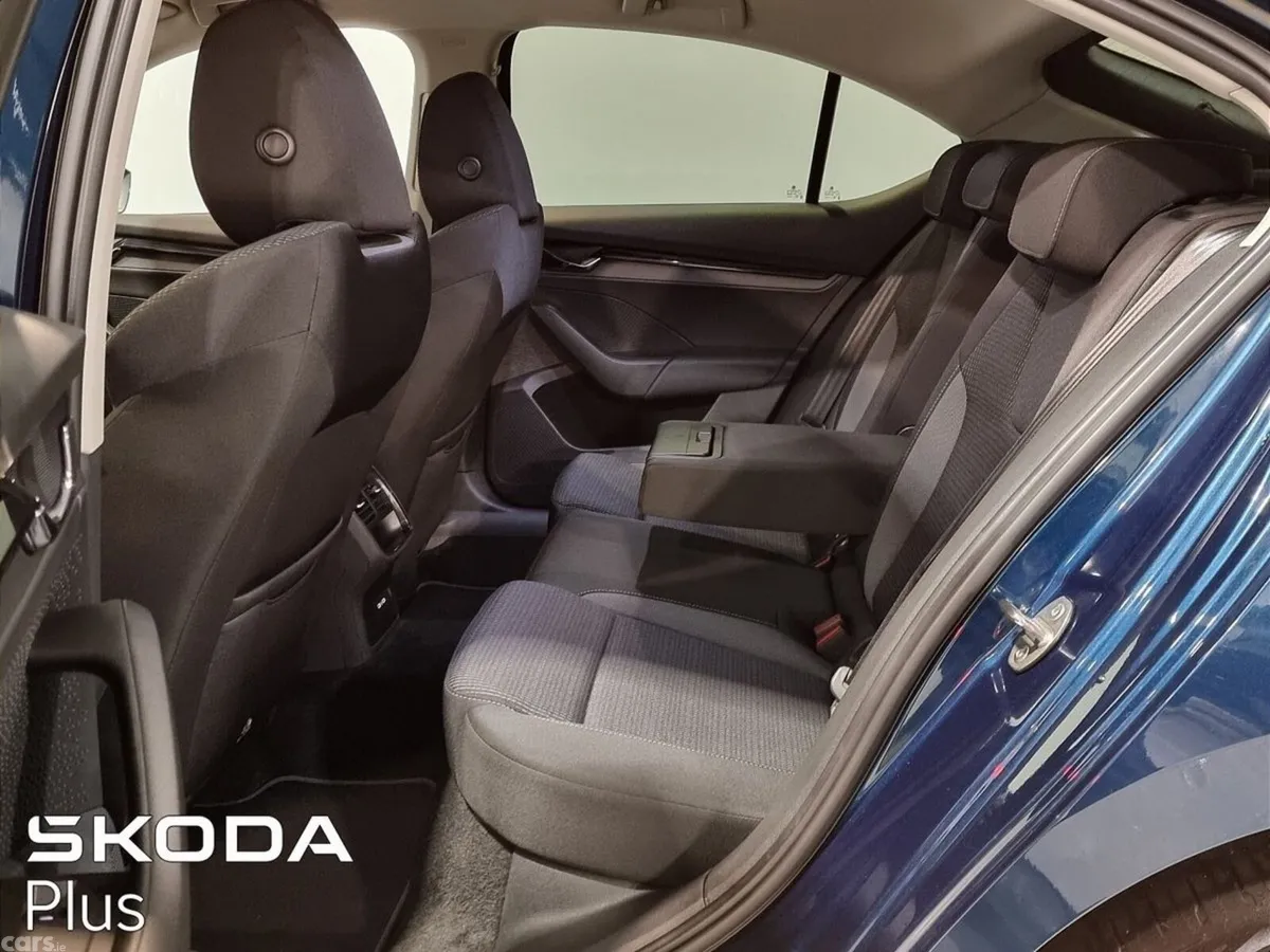Skoda Octavia Saloon, Diesel, 2024, Blue