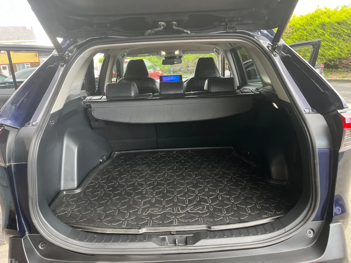Toyota RAV4 SUV, Petrol Hybrid, 2023, Blue