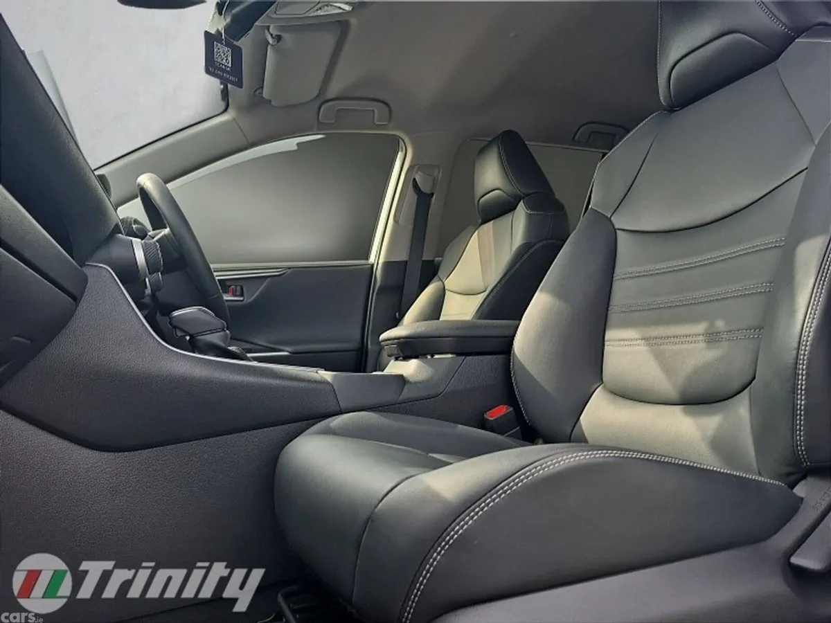 Toyota RAV4 SUV, Petrol Hybrid, 2021, White