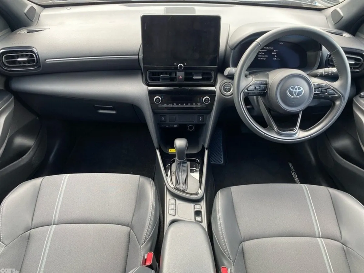 Toyota Yaris Cross SUV, Petrol Hybrid, 2025, Grey