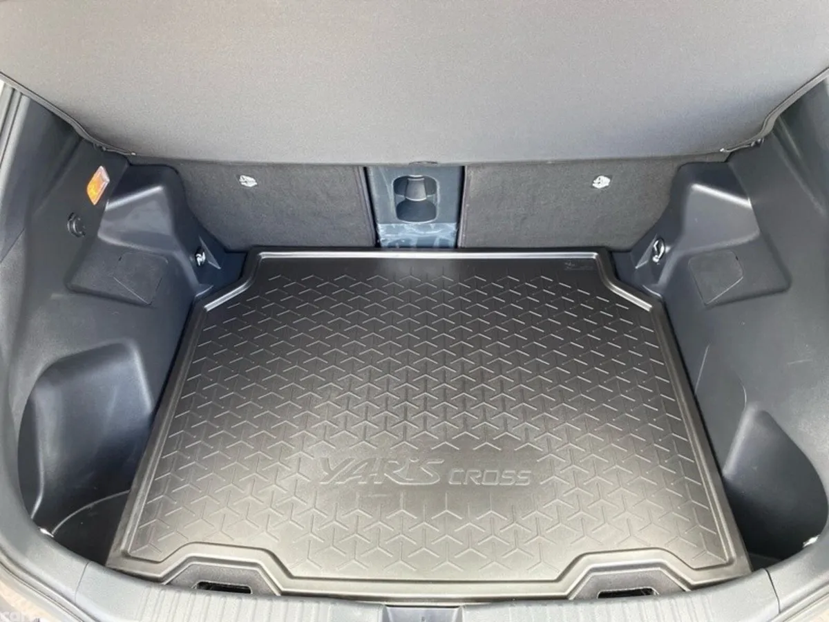 Toyota Yaris Cross SUV, Petrol Hybrid, 2025, Grey