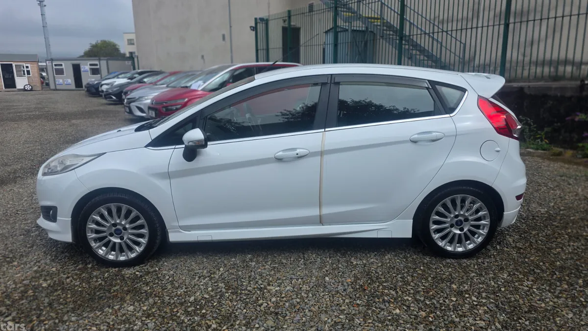 Ford Fiesta Hatchback, Petrol, 2016, White